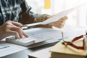 想学法律考什么学校好呢